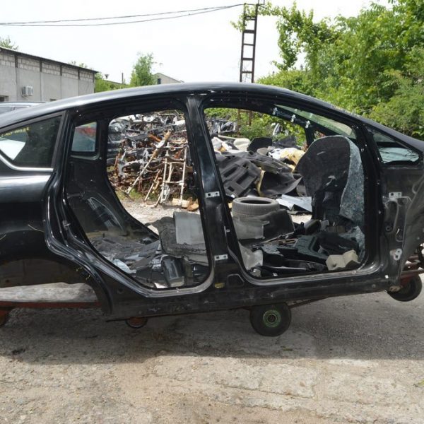 Четверть крыло задняя правая Ford C-max MK2 13- (03) тычки,ржавчина DM5Z5827840B