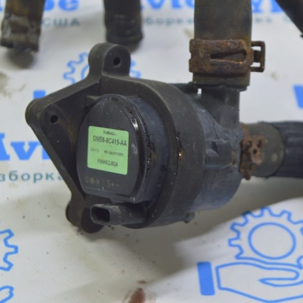 Насос системы охлаждения Ford C-max MK2 13-18 пластик (03) DM58-8C419-AA