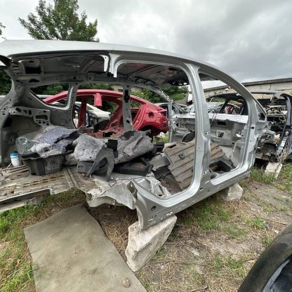 Стойка кузовная центральная правая Ford C-max MK2 13- (02) с закатом цвет серебро UX DM5Z5824300A