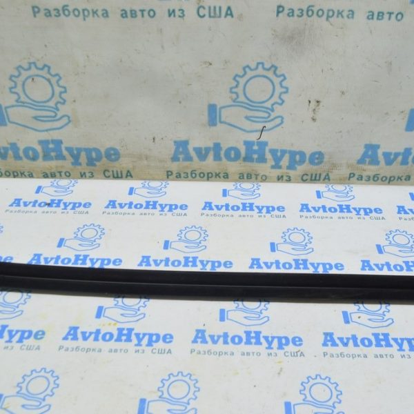 Уплотнитель стекла внутренний Jeep Compass 17- 68242128