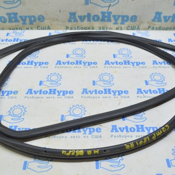 Уплотнитель двери задней правой Jeep Compass 17- 68242120AA