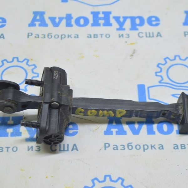 Ограничитель двери задней правой Jeep Compass 17- 68243645AA
