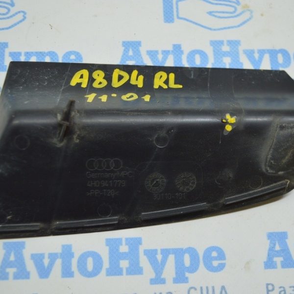 Накладка заднего фонаря левая на кузове Audi A8 D4 10-14 (01) деф.1 усика 4H0941779C4PK