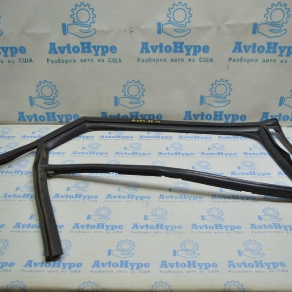 Уплотнитель стекла зад прав Audi A8 D4 10-17 Long 4h4839439