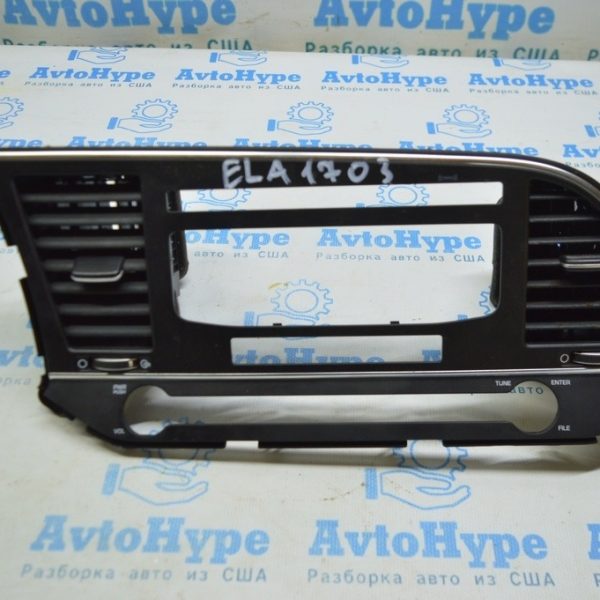 Панель с воздуховодами центральная Hyundai Elantra AD 17-