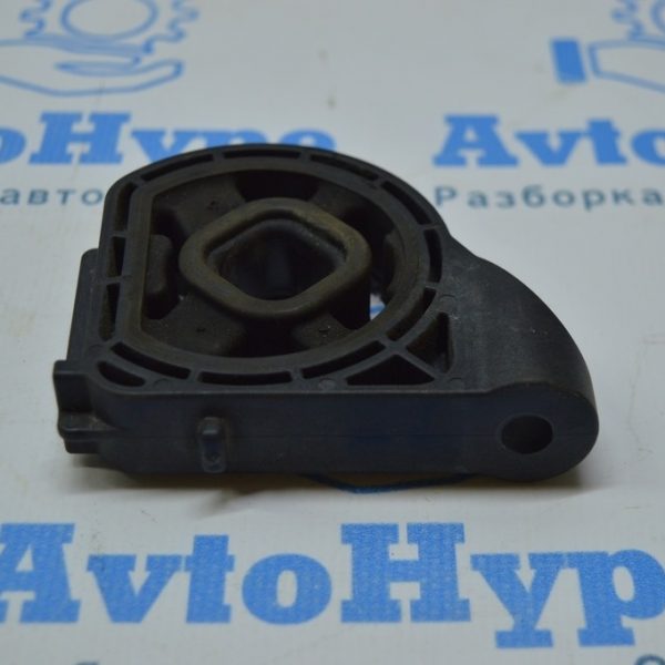 Опора крепления радиатора лев HYUNDAI ELANTRA 17- 25333-F2000