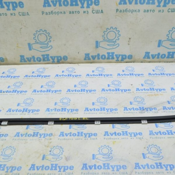 Молдинг дверь-стекло центральный зад лев HYUNDAI ELANTRA AD 17- черн матовый 83210-F2000