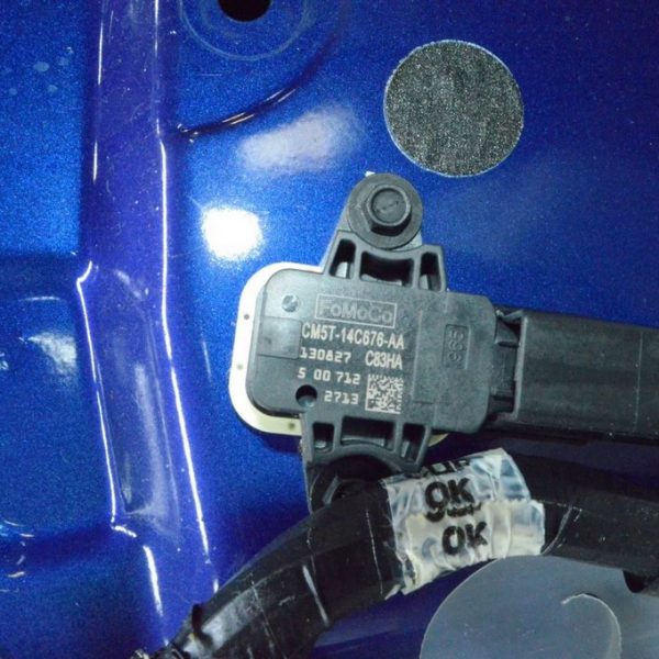 Датчик подушки безопасности дверь перед лев Ford Escape MK3 13- CM5T-14C676-AA