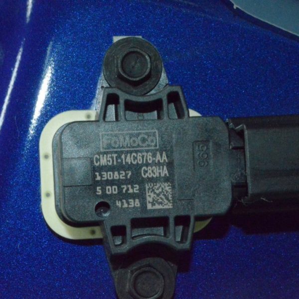 Датчик подушки безопасности дверь перед прав Ford Escape MK3 13- CM5T-14C676-AA