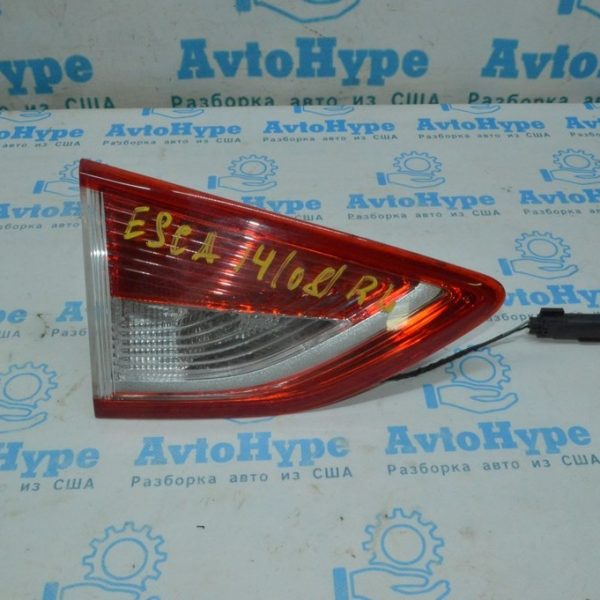 Фонарь внутренний (крышка багажника) левый Ford Escape MK3 13-16 дорест (08) CJ5Z-13405-A