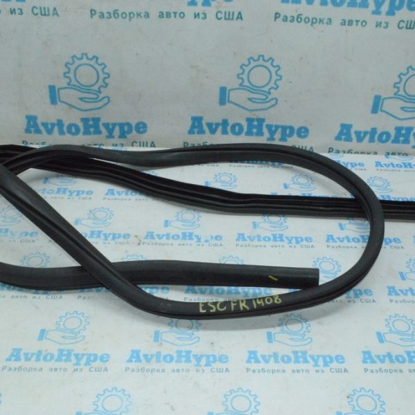 Уплотнитель дверного проема перед прав Ford Escape MK3 13- CJ5Z-7820708-B