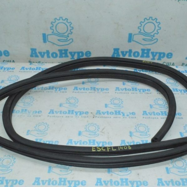 Уплотнитель дверного проема перед лев Ford Escape MK3 13- CJ5Z-7820709-B