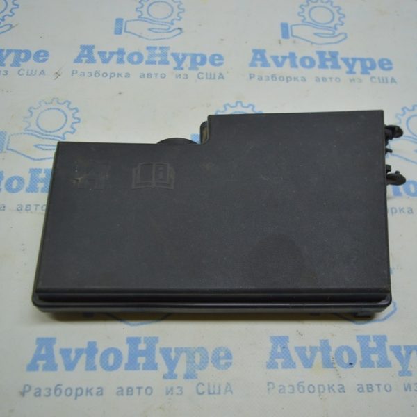 Крышка блока предохранителей Ford Escape MK3 13- (10) av6t-14a076-ab