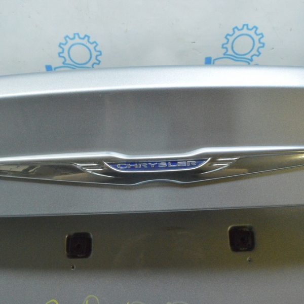 Эмблема крышки багажника Chrysler 200 15-17 68146420AA