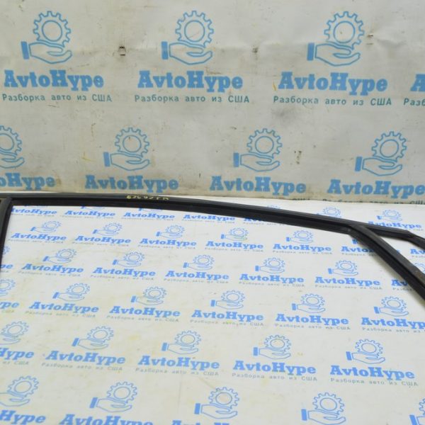 Молдинг двери верхний перед прав Ford Escape MK3 13- с уплотнителем стекла CJ5Z-7821596-B