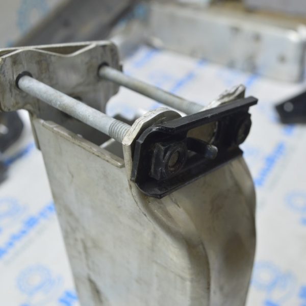 Кронштейн усилителя переднего бампера левый BMW 3 F30 16-18 51117286015