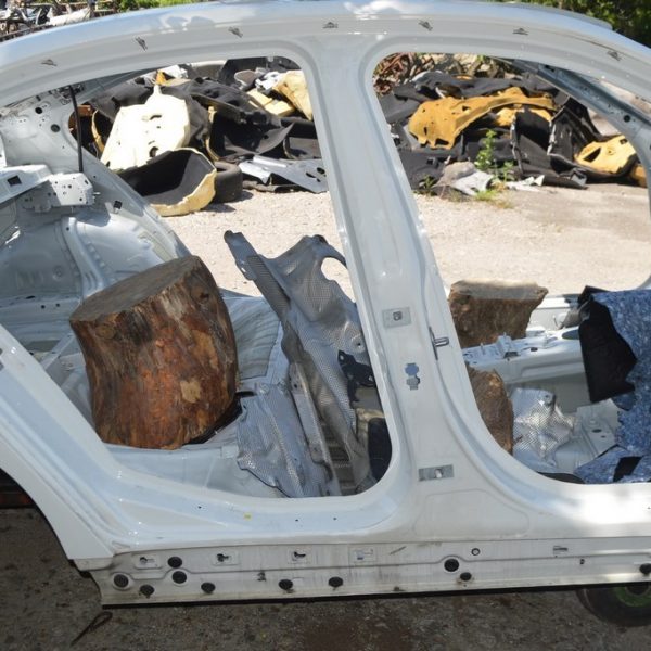 Стойка кузовная центральная правая BMW 3 F30 12-19 (02) белая 41-00-7-298-166