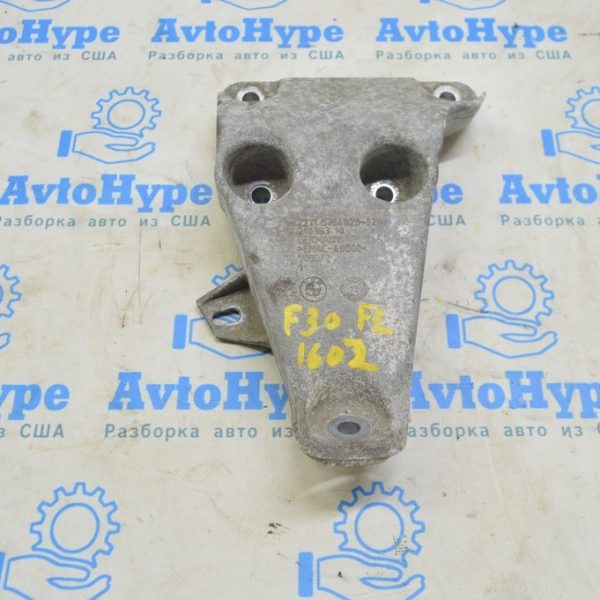 Кронштейн подушки двигателя левый BMW F30 12-16 awd N20 22-11-6-784-823