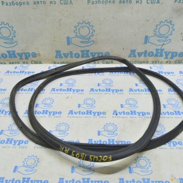 Уплотнитель двери зад прав Ford Focus mk3 11-18 BM5Z-58253A10-B