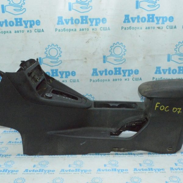 Консоль центральная (подлокотник и подстаканники) Ford Focus mk3 15-18 черн (07) без подлокотн F1EZ-58045A36-HB