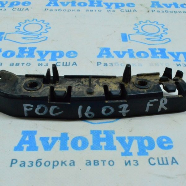 Крепление переднего бампера правое Ford Focus mk3 11-18 CP9Z-17C947-A