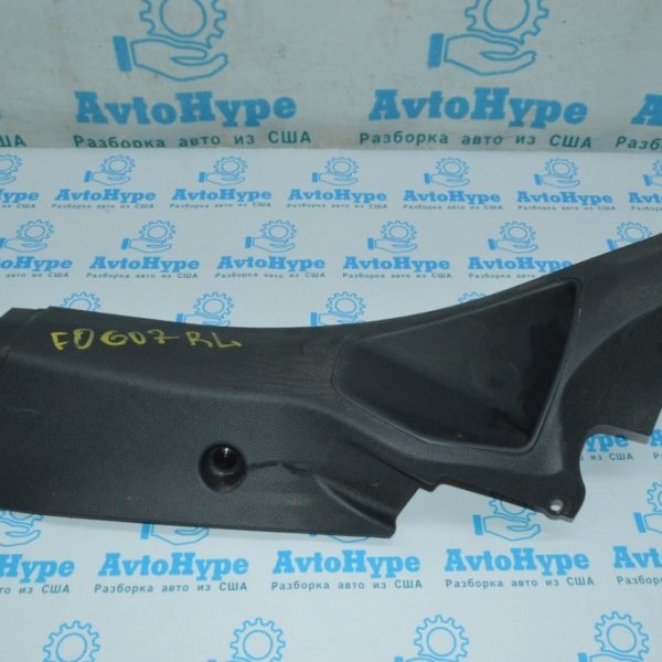 Накладка задней стойки нижняя левая Ford Focus mk3 11-18 5d черн CV6Z-5431013-AB