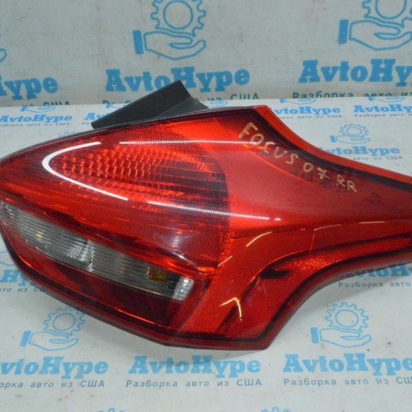 Фонарь правый Ford Focus mk3 15-18 рест 5d галоген (07) F1EZ-13404-AG