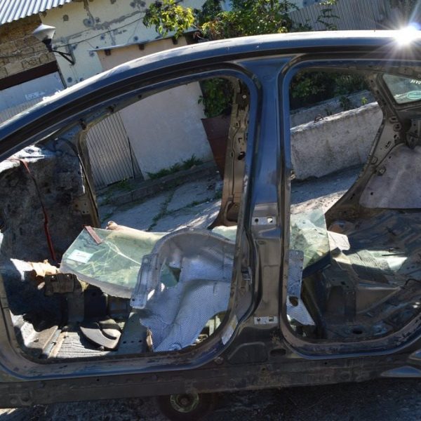 Стойка кузовная центральная левая Ford Focus mk3 11-18 (07) цвет J7 CM5Z-58211A11-A