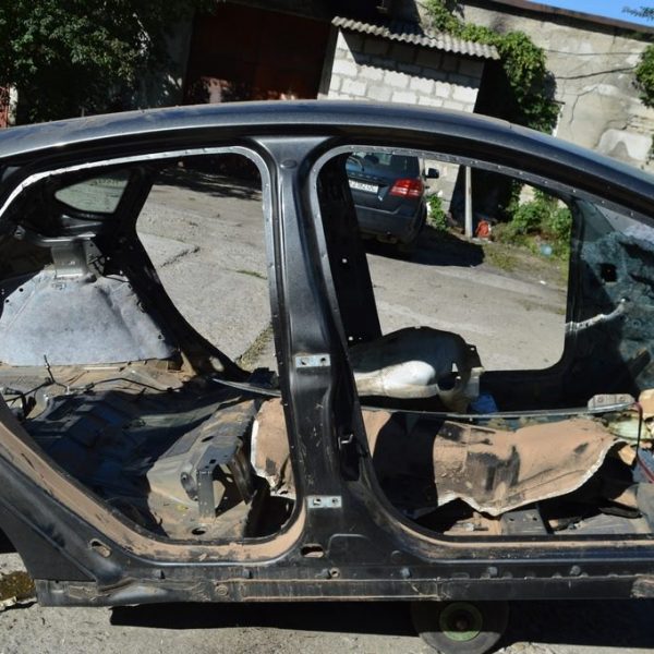 Стойка кузовная центральная правая Ford Focus mk3 11-18 (07) цвет J7 CM5Z-58211A10-A