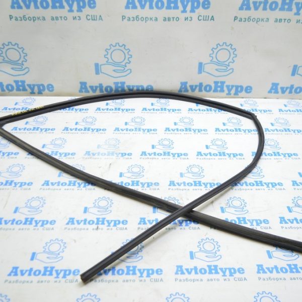 Уплотнитель стекла перед прав Subaru Forester 19- SK 63527SJ000