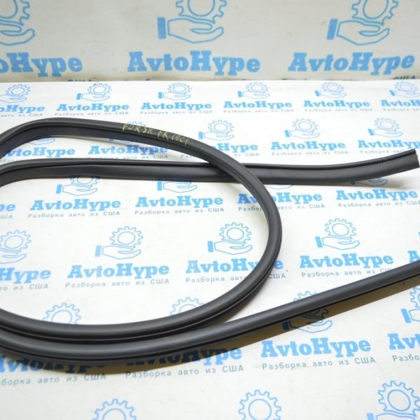 Уплотнитель дверного проема перед прав Subaru Forester 19- SK 63571SJ000