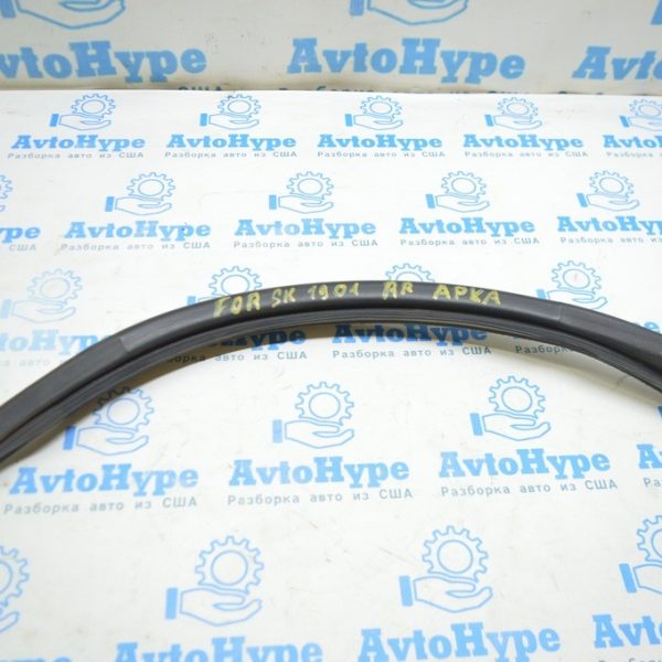 Уплотнитель арки крыла задний правый Subaru Forester 19- SK 63526SJ000