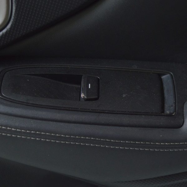 Управление стеклоподъемником зад прав Subaru Forester 19- SK 83071SJ320