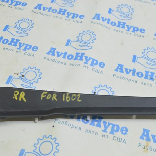 Накладка двери багажника прав Subaru Forester 14-18 SJ 63186SG000