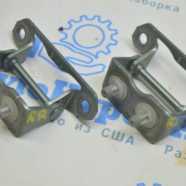 Петля двери багажника левая Subaru Forester 14-18 SJ 60879FJ001