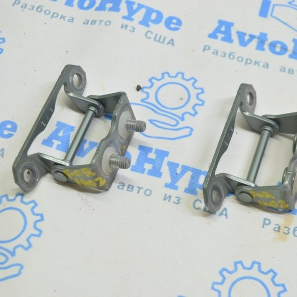 Петля двери багажника правая Subaru Forester 14-18 SJ 60879FJ001