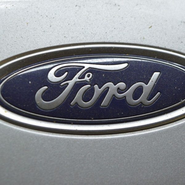 Эмблема FORD переднего бампера Ford Fusion mk5 13- DS7Z-8213-A