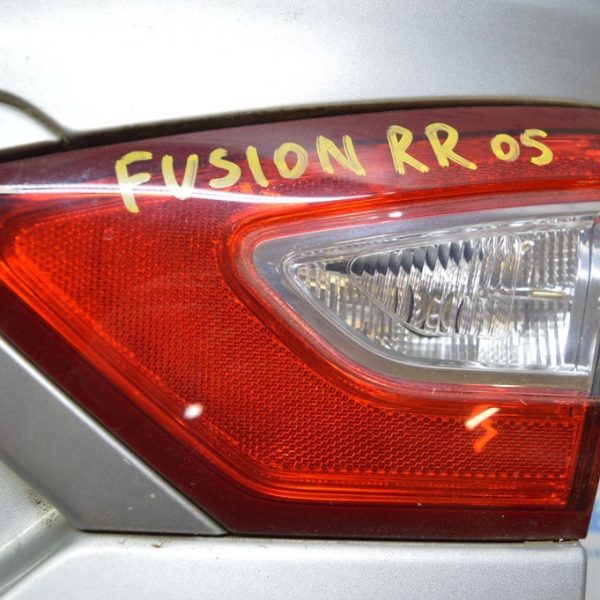 Фонарь внутренний крышка багажника правый Ford Fusion mk5 13-16 DS7Z-13404-A