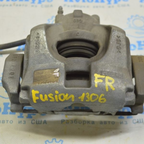 Суппорт переднй правый Ford Fusion mk5 13- DG9Z-2B120-A