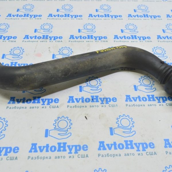 Патрубок на интеркулер левый Ford Fusion mk5 13-16 2.0T только пластик DS7Z-6C646-B