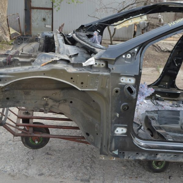 Четверть передняя левая Ford Fusion mk5 13- (06) черная отрезана GG9Z-16055-A