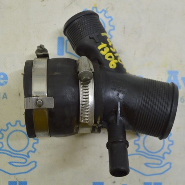 Патрубок тройник,фланец Ford Fusion mk5 13- 2.0 (06) ds73-6k683-fd