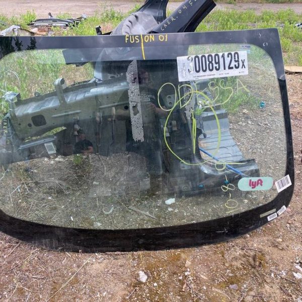 Лобовое стекло Ford Fusion mk5 13- без датчика дождя,оригинал (01) скол DS7Z-5403100-A
