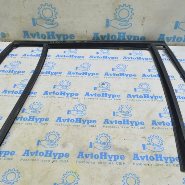 Уплотнитель стекла с молдингом задний правый BMW X3 G01 18-21 51357393448