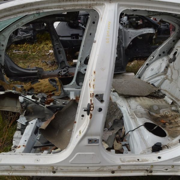 Стойка кузова центральная левая Lexus GS300 GS350 GS430 GS450h 06-11 (01) белая, замята 6131230350