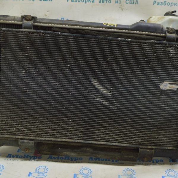Радиатор охлаждения вода Lexus GS300 GS350 GS450h 06-11 (01) деф. верхних креплений 1640031370