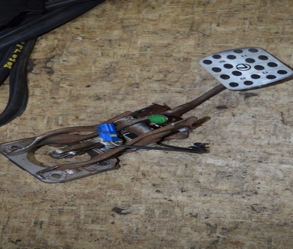 Педаль тормоза Lexus GS300 GS350 06-11 хром накладка (01) 47110-30420