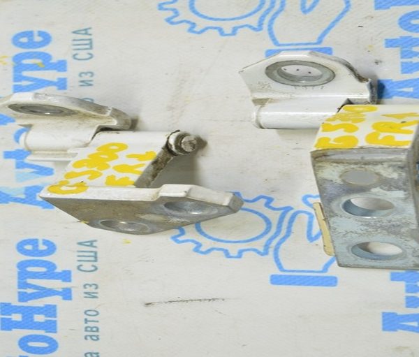 Петля двери нижняя передняя правая Lexus GS300 GS350 GS430 GS450h 06-11 68730-30180