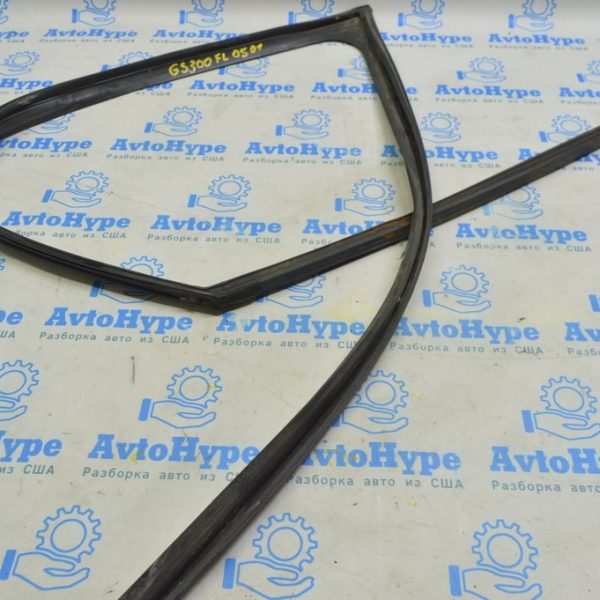Уплотнитель стекла передний левый Lexus GS300 GS350 GS430 GS450h 06-11 6815130190