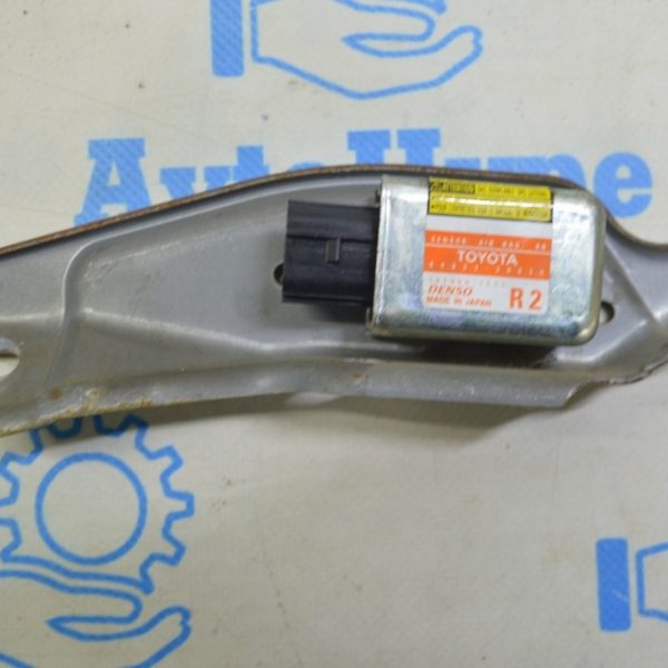Датчик подушки безопасности задний правый Lexus GS300 GS350 GS430 GS450h 06-11 8983330020